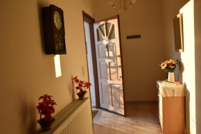 Val's place